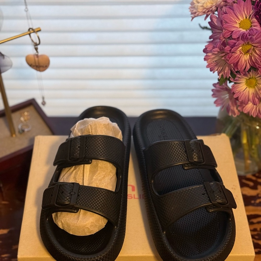 Beach slides by J slides black Eva social socool